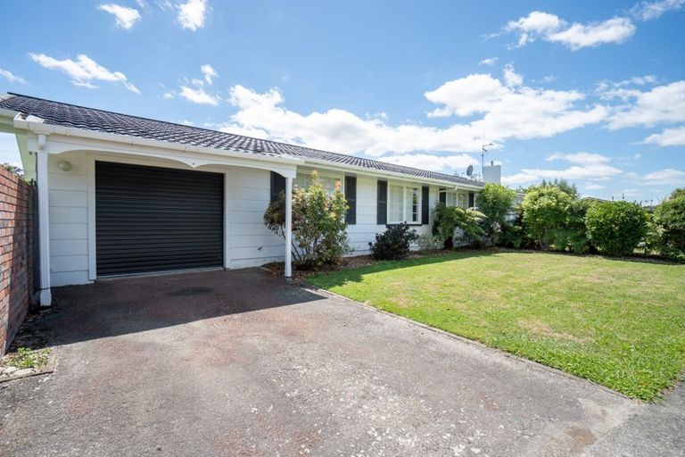Photo of property in 1 Rakino Place, Awapuni, Palmerston North, 4412