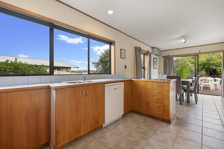 Photo of property in 85 Kennedy Avenue, Forrest Hill, Auckland, 0620
