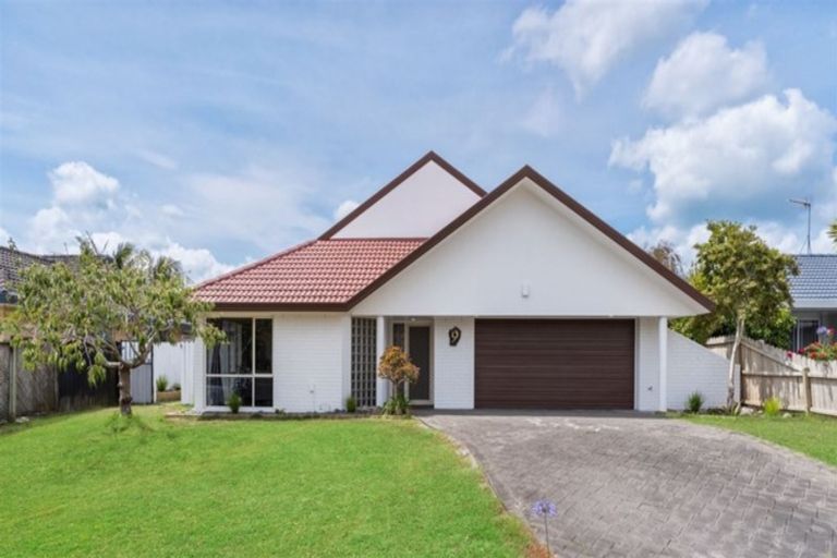 Photo of property in 9 Camerton Close, Northpark, Auckland, 2013