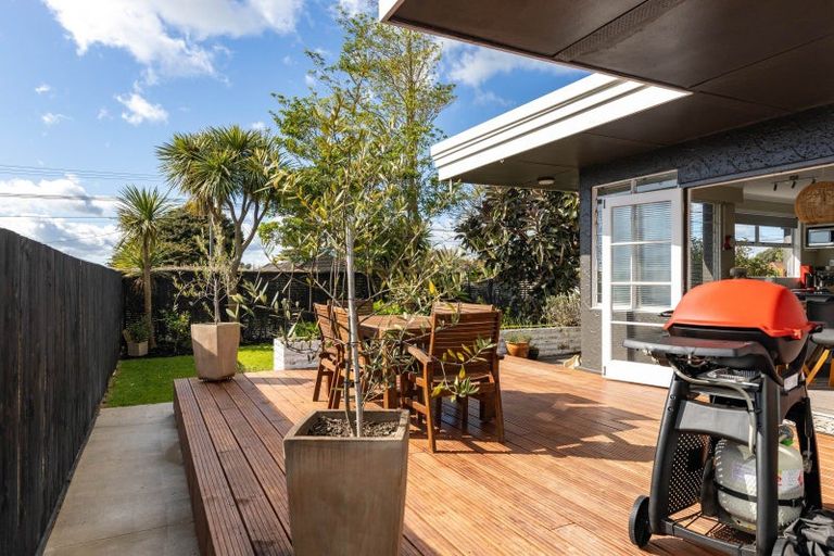 Photo of property in 126 Seaview Road, Westown, New Plymouth, 4310