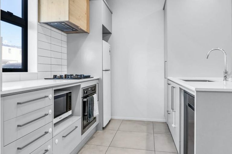 Photo of property in 12 Magnetite Lane, Flat Bush, Auckland, 2019