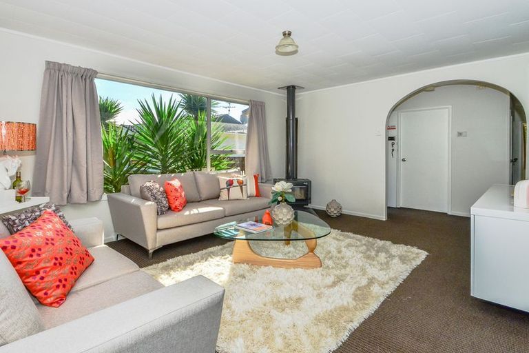 Photo of property in 14 Burndale Terrace, Manurewa, Auckland, 2102