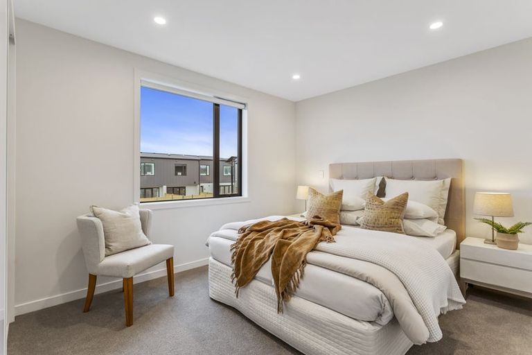 Photo of property in 16 Park Green Avenue, Rosehill, Papakura, 2113