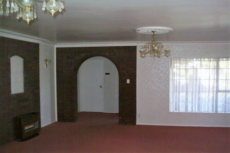 Photo of property in 2 Framalda Place, Conifer Grove, Takanini, 2112