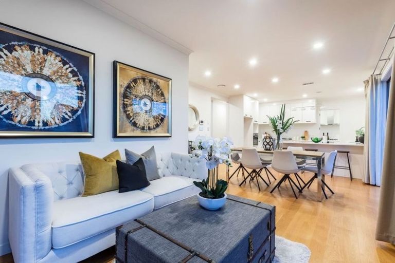 Photo of property in 99 Medallion Drive, Oteha, Auckland, 0632