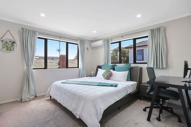 Photo of property in 9b Kingdale Road, Henderson, Auckland, 0610