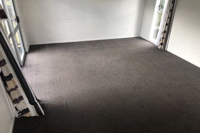 Photo of property in 4 Aden Place, Clendon Park, Auckland, 2103