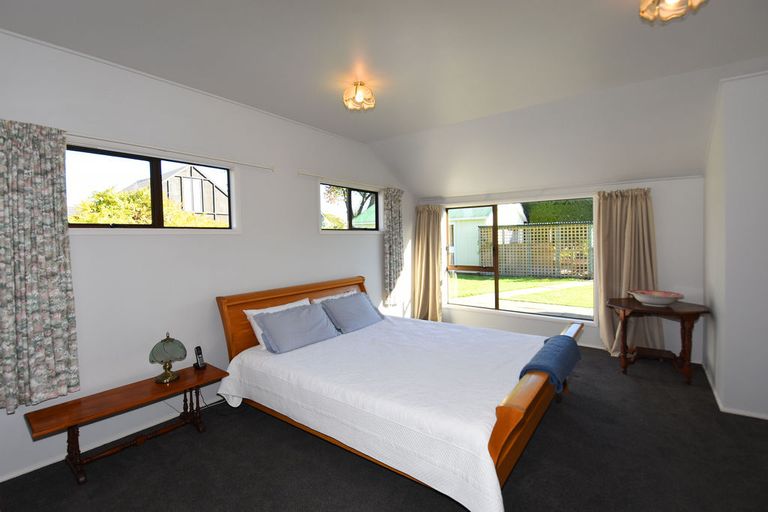 Photo of property in 16 Weld Street, Martinborough, 5711