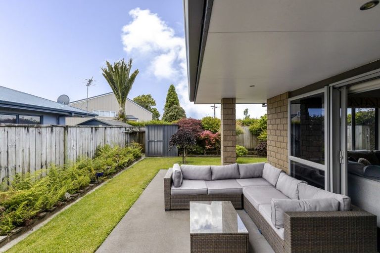 Photo of property in 2 Oakwood Drive, Highlands Park, New Plymouth, 4312