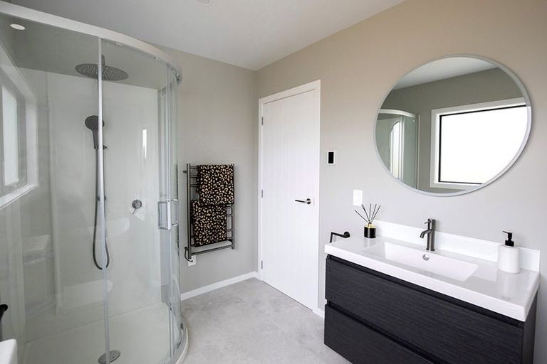 Photo of property in 124b Waiwhetu Road, Waterloo, Lower Hutt, 5011