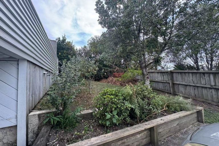 Photo of property in 5 Barker Rise, Northcross, Auckland, 0632