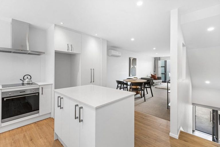 Photo of property in 22 Memorial Park Lane, Hobsonville, Auckland, 0618