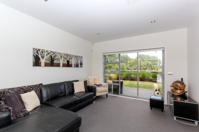 Photo of property in 3 Dolphin Parade, Bell Block, New Plymouth, 4312