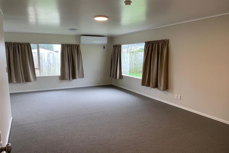 Photo of property in 127 Shifnal Drive, Randwick Park, Auckland, 2105