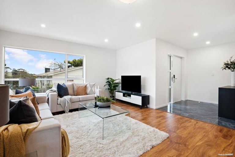 Photo of property in 1/8 Wykeham Place, Glenfield, Auckland, 0629