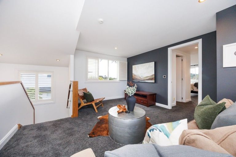 Photo of property in 5 Fairway Grove, Hokowhitu, Palmerston North, 4410