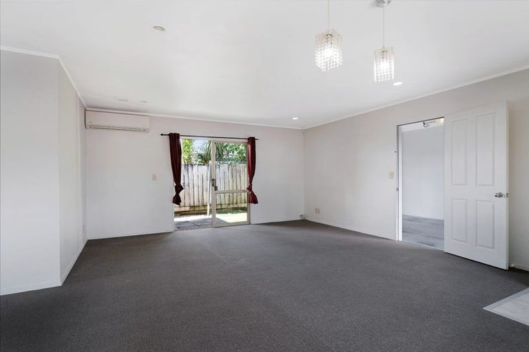 Photo of property in 5/17 Neta Grove, Henderson, Auckland, 0612