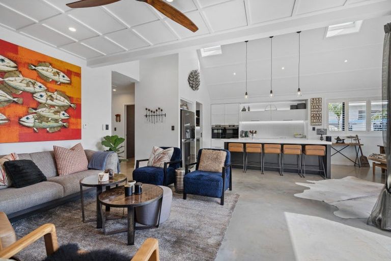 Photo of property in 8 Torea Lane, One Tree Point, 0118