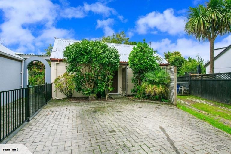 Photo of property in 11a Albany Highway, Unsworth Heights, Auckland, 0632