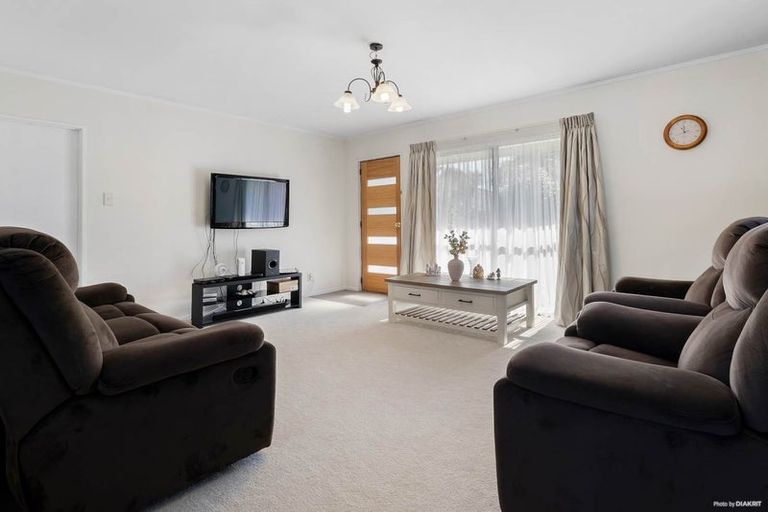 Photo of property in 10 Seaward Place, Wattle Downs, Auckland, 2103