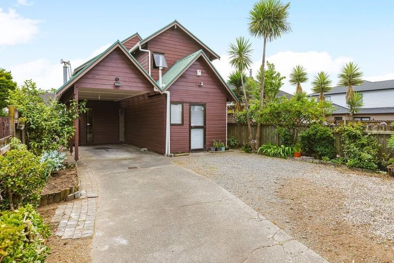 Photo of property in 2/283 Massey Road, Mangere East, Auckland, 2024