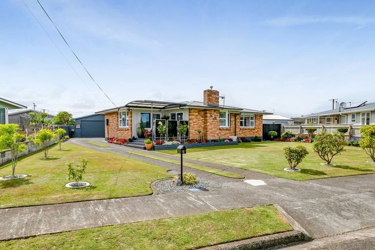 Photo of property in 6 Davidson Street, Hawera, 4610