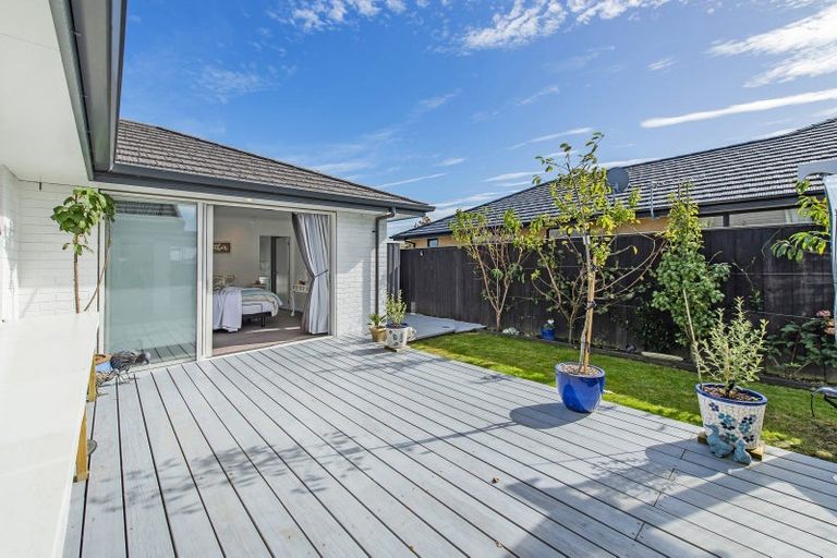 Photo of property in 21 Shillingford Boulevard, Rolleston, 7615