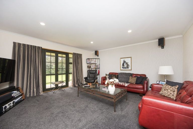 Photo of property in 320 Aokautere Drive, Aokautere, Palmerston North, 4471