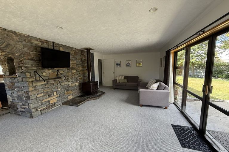Photo of property in 16 Kuri Place, Wanaka, 9305