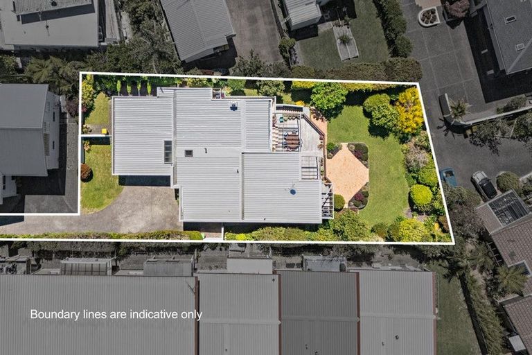 Photo of property in 9a Braemar Road, Castor Bay, Auckland, 0620