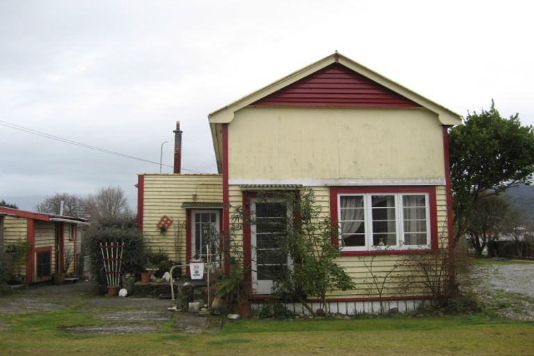 Photo of property in 18 Carroll Street, Runanga, 7803
