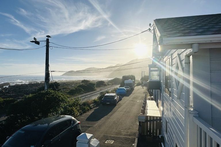 Photo of property in 438 The Esplanade, Island Bay, Wellington, 6023