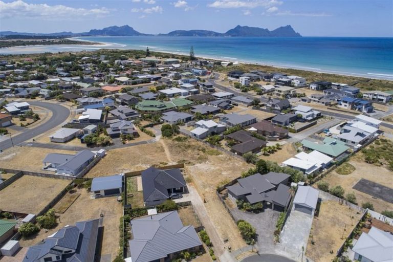 Photo of property in 15 Kihi Place, Ruakaka, 0116