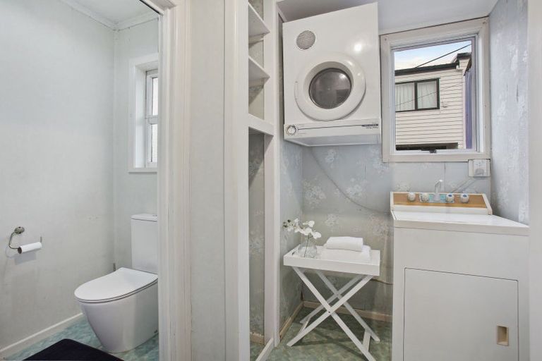 Photo of property in 16 Sylvan Crescent, Te Atatu South, Auckland, 0610