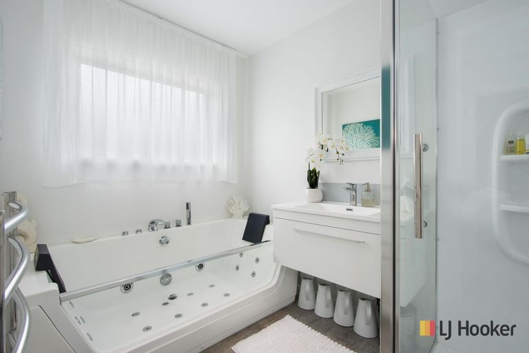 Photo of property in 35 Waione Avenue, Athenree, Waihi Beach, 3177