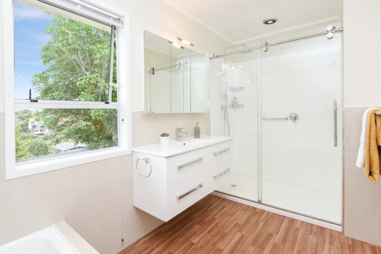 Photo of property in 3 Addis Place, Shelly Park, Auckland, 2014