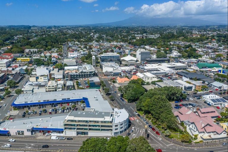 Photo of property in 1c Queen Street, New Plymouth, 4310