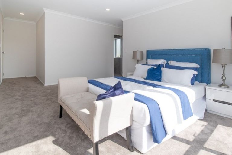 Photo of property in 104 Arran Point Parade, Orewa, 0931