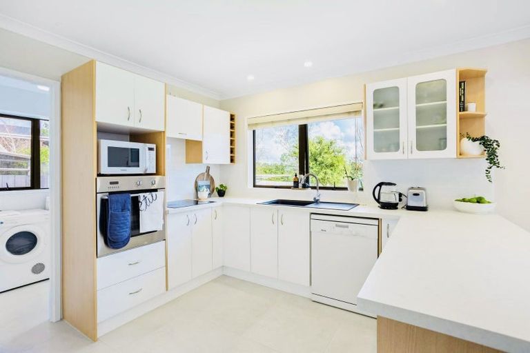 Photo of property in 109 Prince Regent Drive, Half Moon Bay, Auckland, 2012