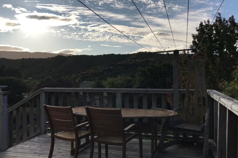 Photo of property in 92 Milton Terrace, Picton, 7220