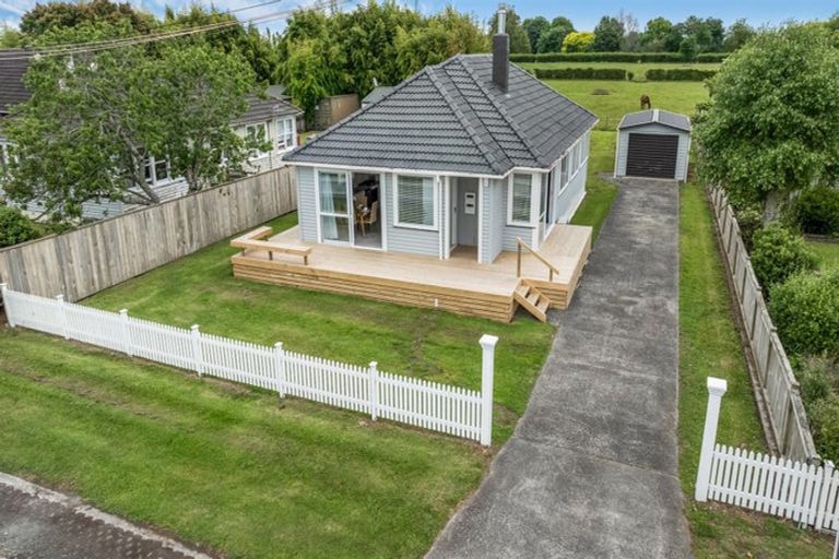 Photo of property in 18 Village Way, Ardmore, Papakura, 2582