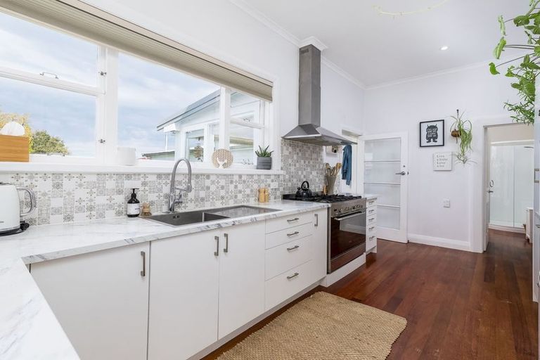 Photo of property in 15 Herbert Street, Waimate, 7924