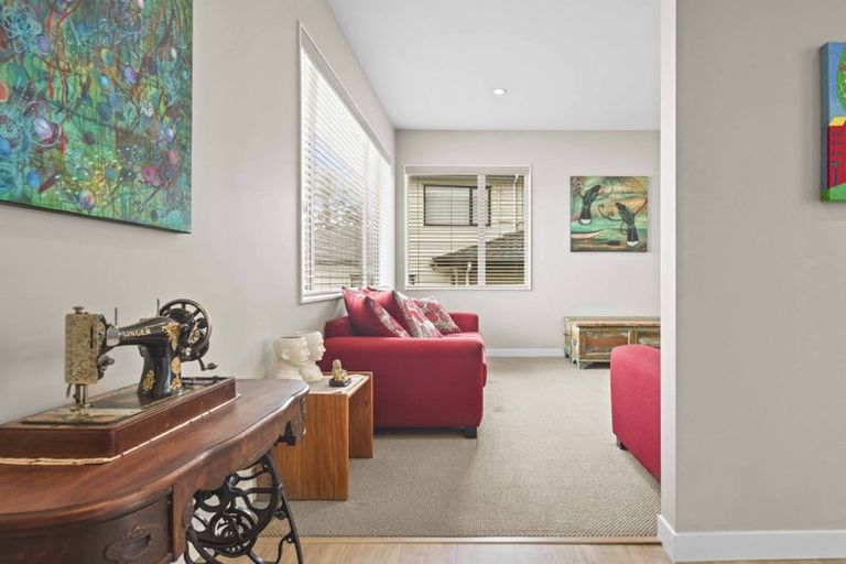 Photo of property in 114 Fairview Avenue, Fairview Heights, Auckland, 0632