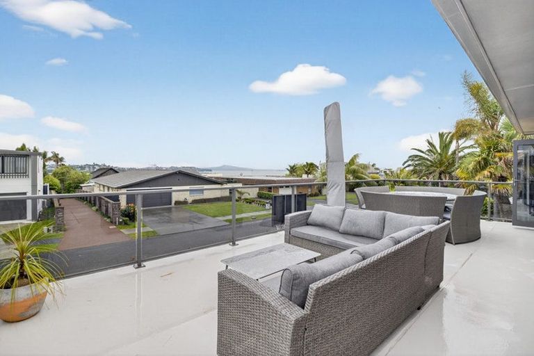 Photo of property in 16 Clyside Avenue, Half Moon Bay, Auckland, 2012