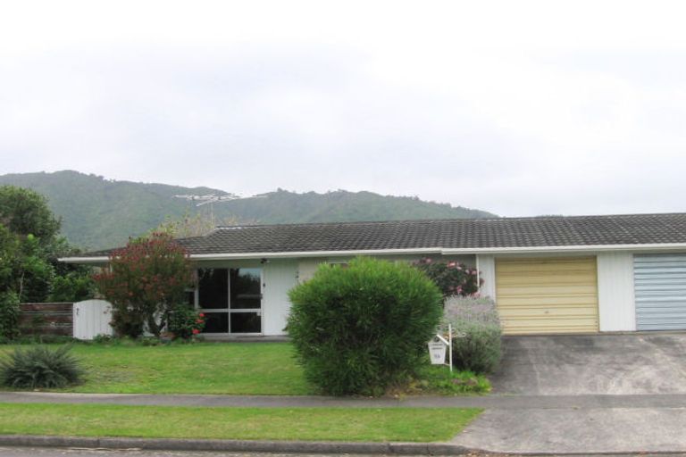 Photo of property in 1a Kanawa Street, Waikanae, 5036