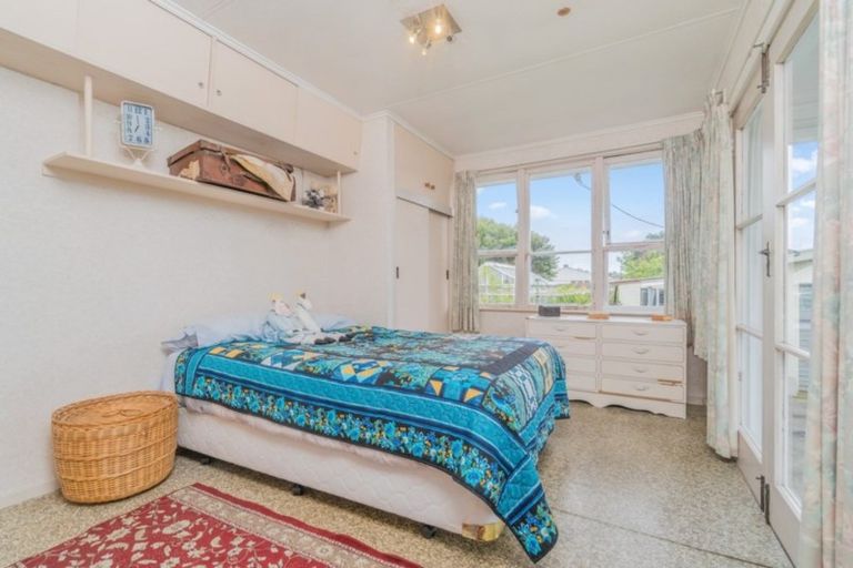 Photo of property in 7 Muir Avenue, Mangere Bridge, Auckland, 2022