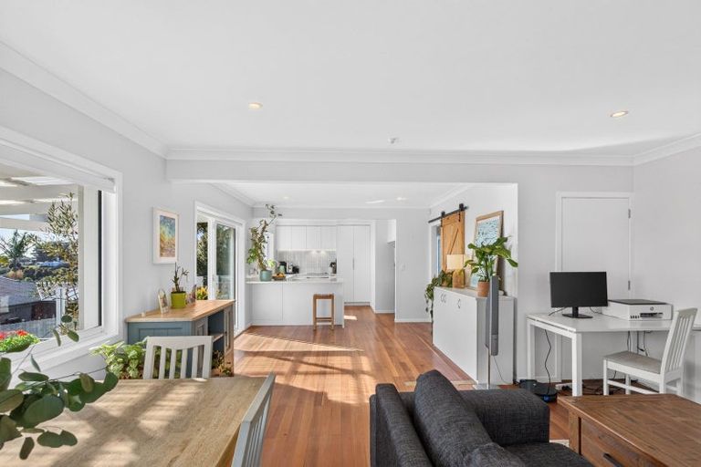 Photo of property in 954 Whangaparaoa Road, Manly, Whangaparaoa, 0930