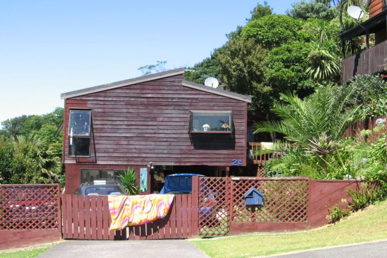 Photo of property in 3/2 Mcglashen Place, Beach Haven, Auckland, 0626