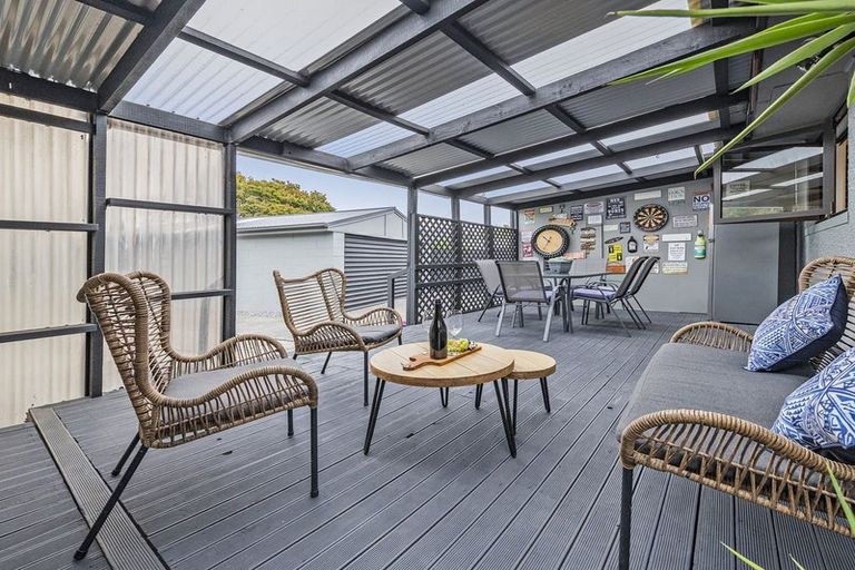 Photo of property in 194 Springs Road, Hornby, Christchurch, 8042