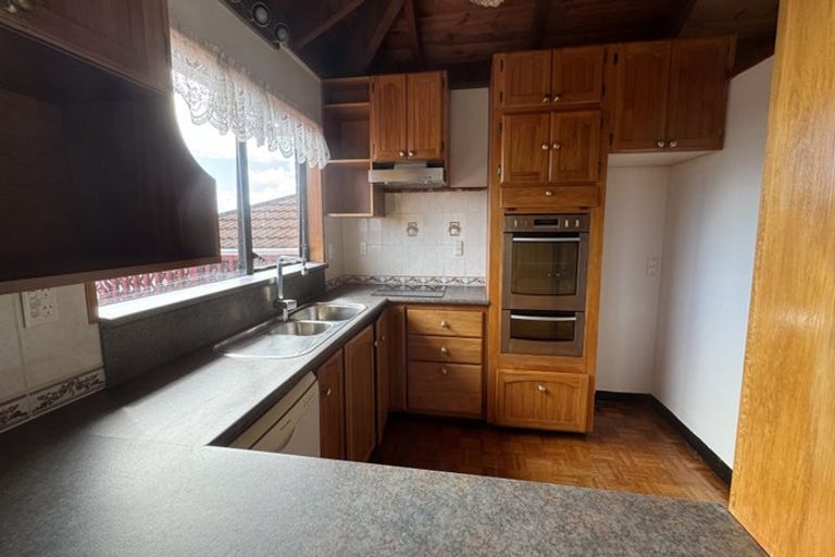 Photo of property in 34a Mark Edward Drive, Half Moon Bay, Auckland, 2012